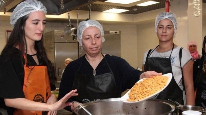 &Ccedil;&ouml;lyak Hastalarına &Ouml;zel Aşure Yapıldı