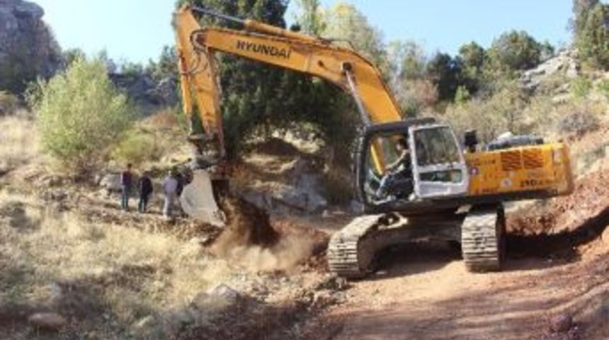 B&uuml;y&uuml;kşehir Elmalı Yayla Yollarını Yeniliyor