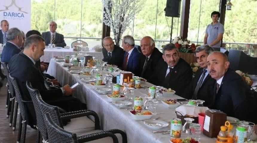 Başkan Karabacak, Muhtarla Yemekte Bir Araya Geldi