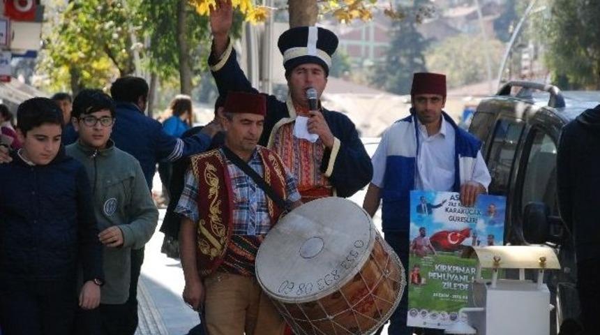 Tokat Caddelerinde G&uuml;reşlere Tellalı Davet