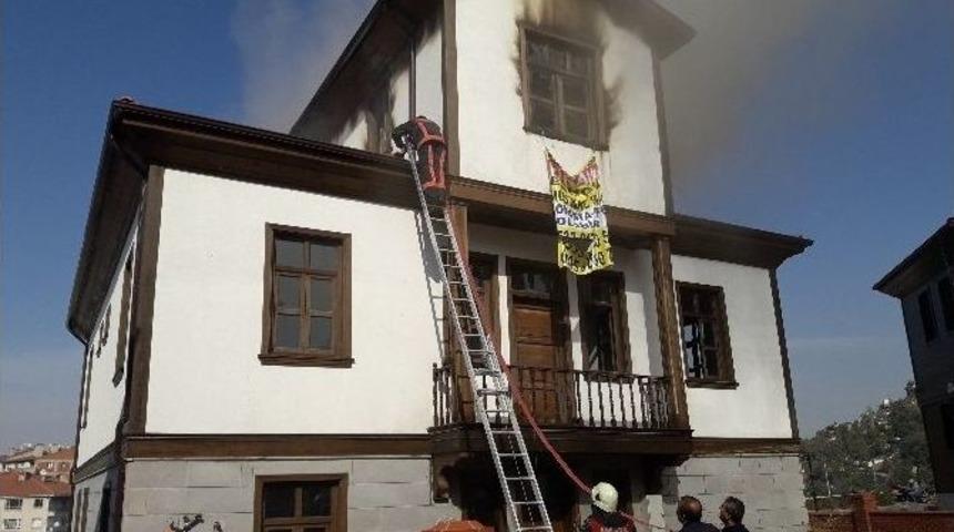 Tarihi Ankara Evinde Korkutan Yangın