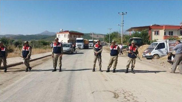 Ağır Tonajlı Ara&ccedil;ların Ge&ccedil;işi Mahalleliyi &Ccedil;ileden &Ccedil;ıkardı 1