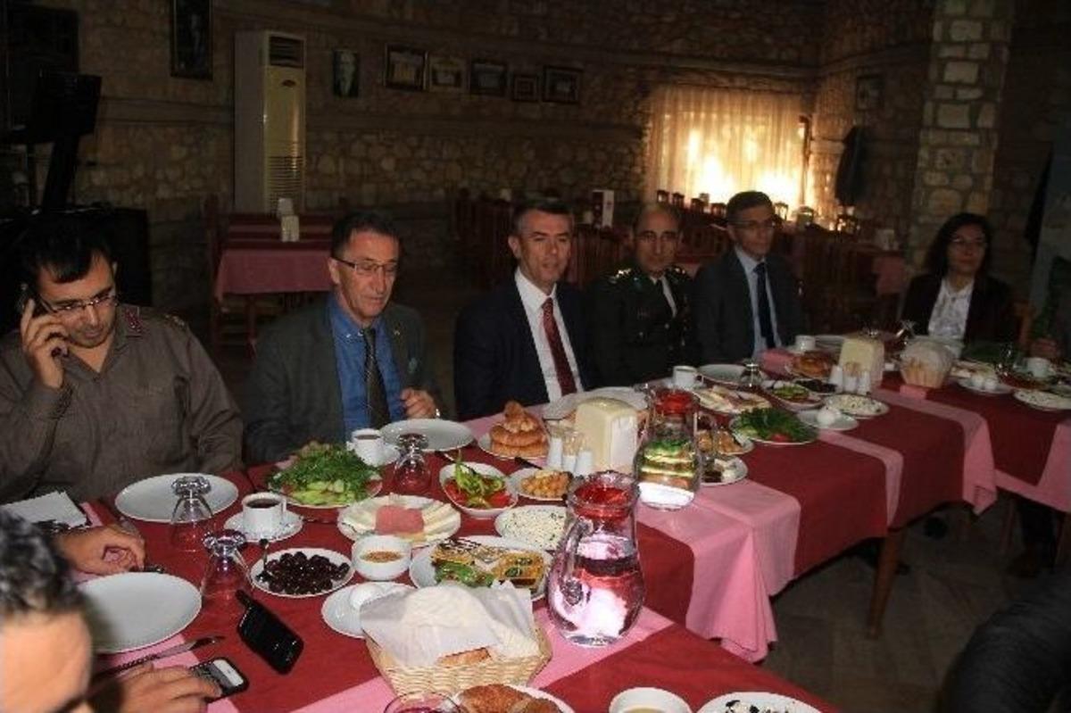 Muhtarlar G&uuml;n&uuml; Edremit&rsquo;te Kutlandı