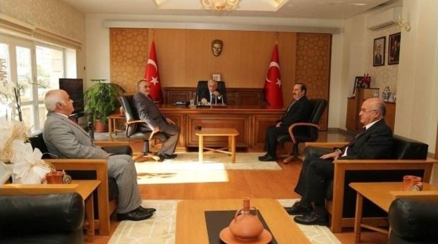 Muhtarlar Vali S&uuml;leyman Kam&ccedil;ı&rsquo;yı Ziyaret Etti
