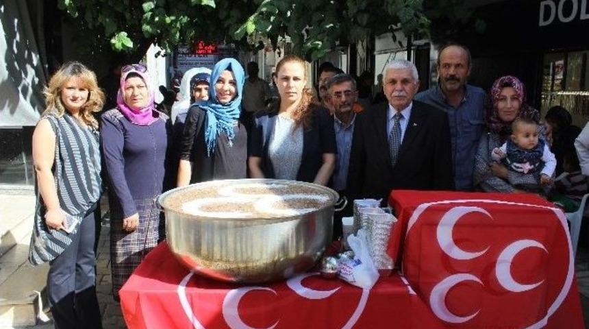 Mhp Kadın Kolları Tarafından Aşure Dağıtıldı