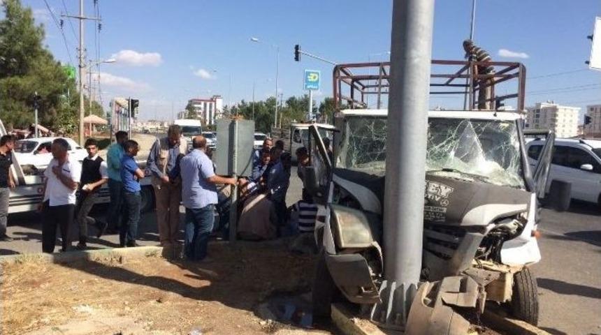 Kazazedeye M&uuml;dahale Etmek İsteyen Stajyer Att&rsquo;ye Otomobil &Ccedil;arptı