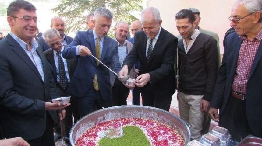 Sandıklı Kaymakamlığı Aşure Dağıttı