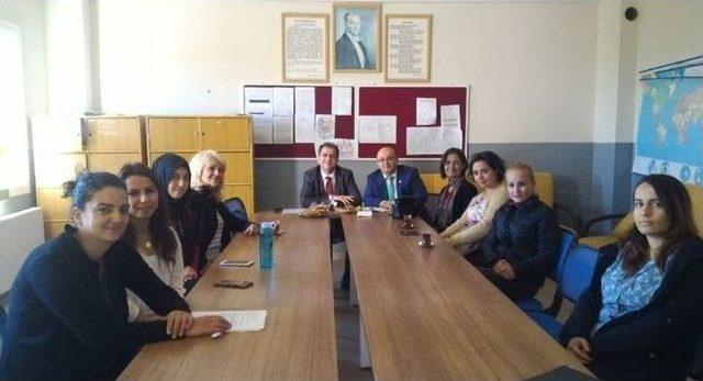 Fo&ccedil;a Kaymakamı Ulug&ouml;lge, Okul Ziyaretlerini S&uuml;rd&uuml;r&uuml;yor 1