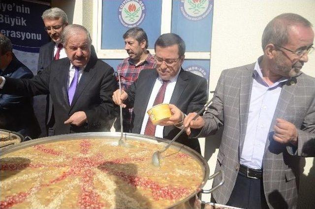 Eğitim-bir-sen Malatya &Uuml;niversite Şubesi Tarafından Aşure Dağıtıldı 1