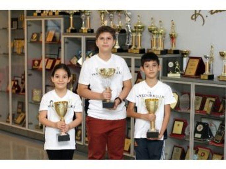 Özel Sanko Okulları Öğrencileri Satrançta 3 Kupa Kazandı