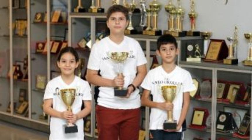 &Ouml;zel Sanko Okulları &Ouml;ğrencileri Satran&ccedil;ta 3 Kupa Kazandı