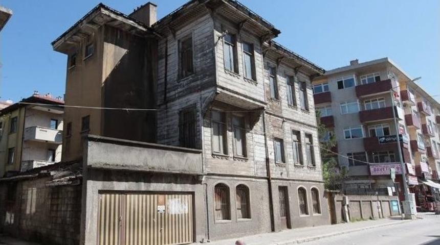 Başkan To&ccedil;oğlu Tarihi Alicanlar Konağı Hakkında Konuştu
