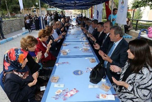 Pamukkale Belediyesi’nden Üniversite Öğrencilerine Aşure