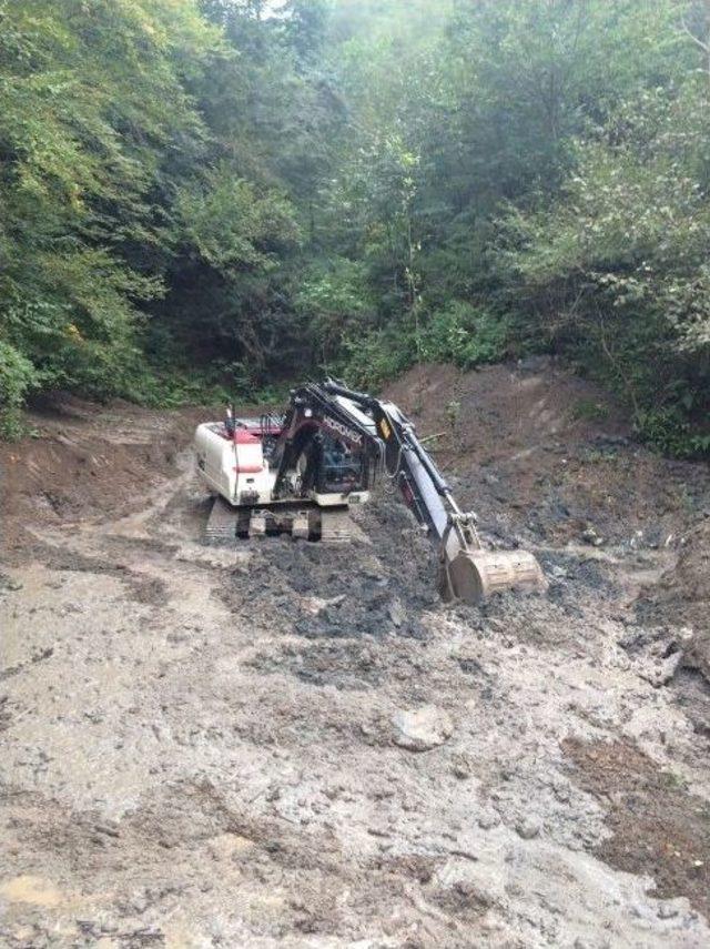 Selden Zarar Gören Yollara Menfez Yapılıyor