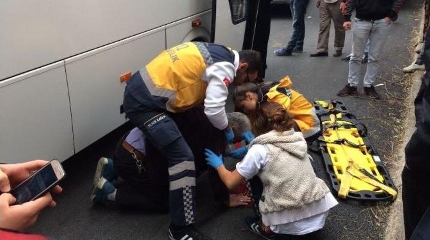 Minib&uuml;s&uuml;n &Ccedil;arptığı Yaşlı Adam Yaralandı