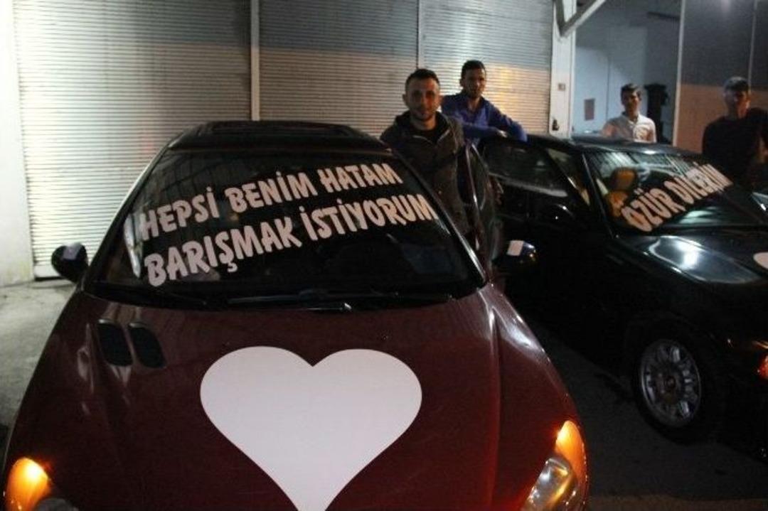 7 Otomobile &ldquo;&ouml;z&uuml;r Dilerim&rdquo; Yazıp Eşinden Af Diledi