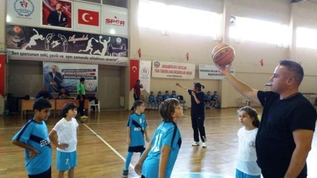 Ayvalık&rsquo;ta 29 Ekim Cumhuriyet Kupası Heyecanı