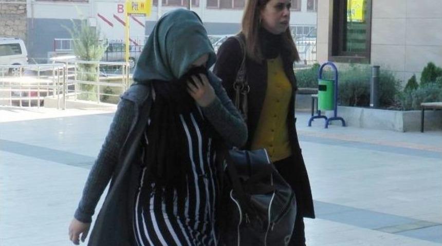 Fet&ouml;&rsquo;n&uuml;n &Uuml;niversite &rsquo;ablası&rsquo; Adliyeye Sevk Edildi