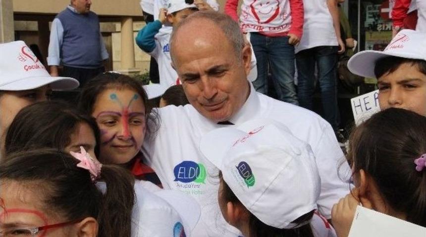 Akgün: "çocuklar Kendilerini Özgürce İfade Edebilmelidir"