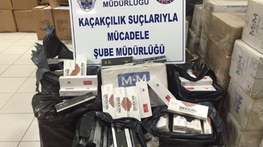 İzmir’de Saman Balyaları Arasında, Kaçak Sigara Ele Geçirildi