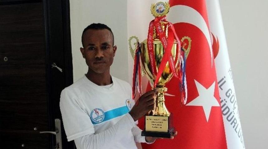 M&uuml;lteci Gencin En B&uuml;y&uuml;k Hayali Milli Forma