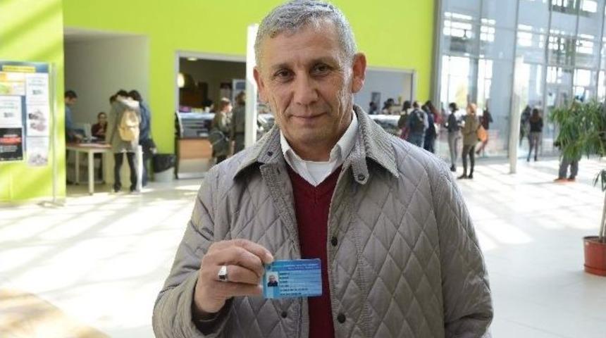 İ&ccedil;inde Kalan Ukde Y&uuml;z&uuml;nden 60 Yaşında &Uuml;niversiteye Başlattı