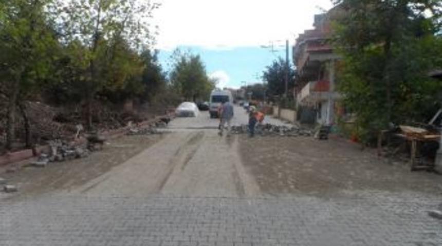 İzmit Belediyesi Fen İşleri &Ccedil;alışmalarını S&uuml;rd&uuml;r&uuml;yor