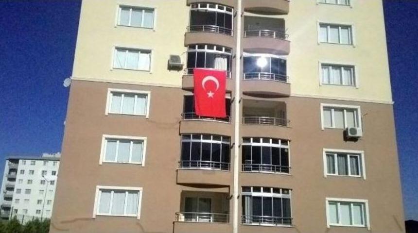 Hakkari&rsquo;deki Şehit Ateşi İzmir&rsquo;i Yaktı