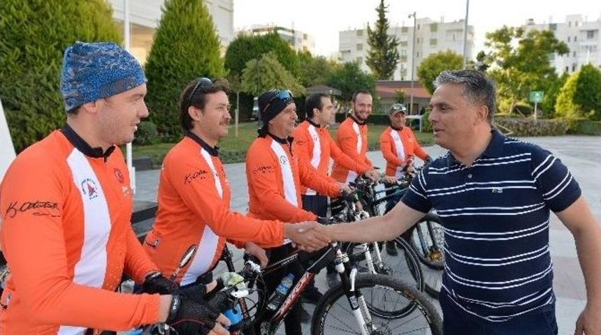 Muratpşalı Bisiklet&ccedil;iler 29 Ekim İ&ccedil;in Ankara Yolunda