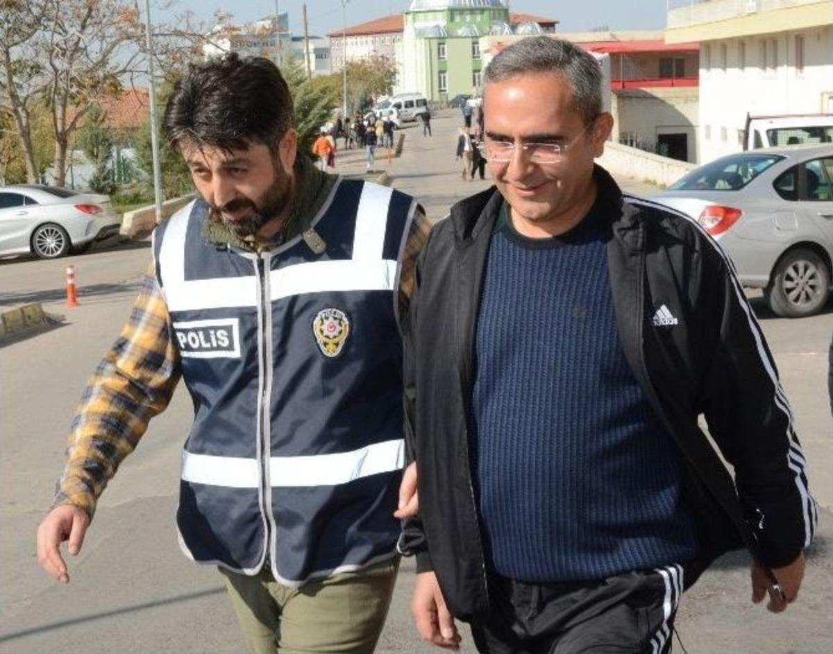 Eski Rekt&ouml;r Ve &Uuml;niversite G&ouml;revlilerine Fet&ouml; Operasyonu