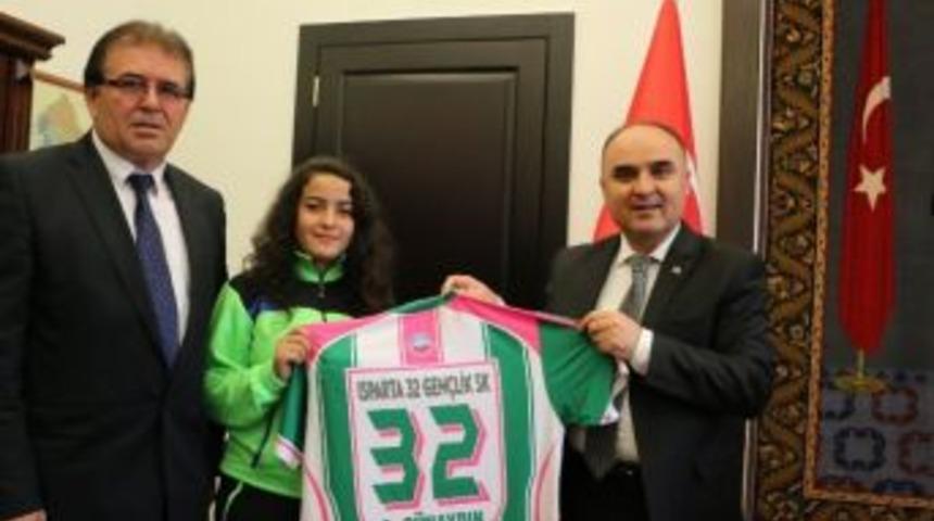 Bayan Futbolculardan Valiye Forma