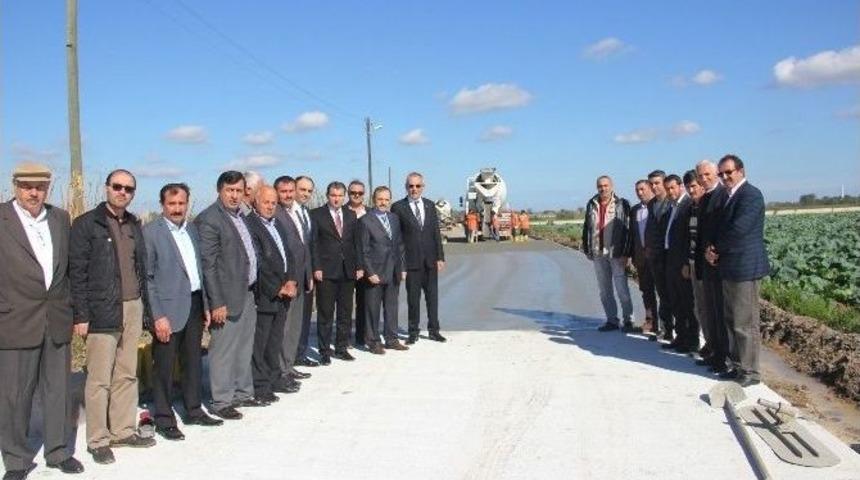 Bafra&rsquo;da Beton Yol &Ccedil;alışmalarına Hız Verildi