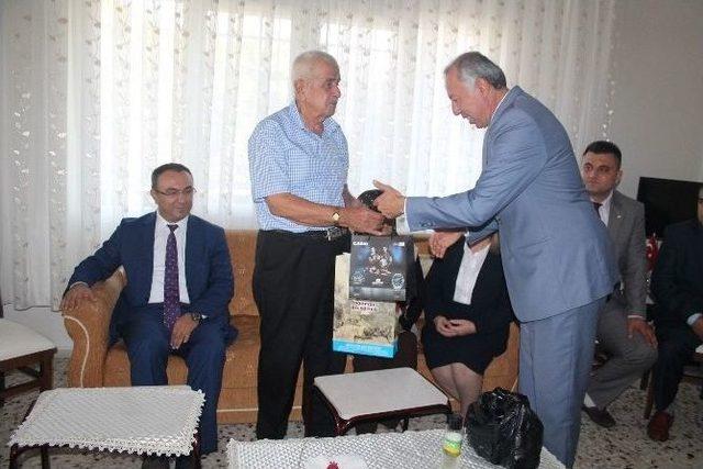 Muhtarlar 37 Yıllık Meslektaşlarını Ziyaret Etti 1