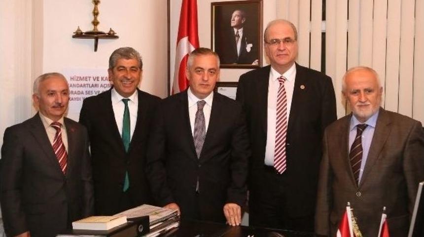 Başkan Remzi Aydın, Muhtarlar G&uuml;n&uuml;&rsquo;n&uuml; Kutladı