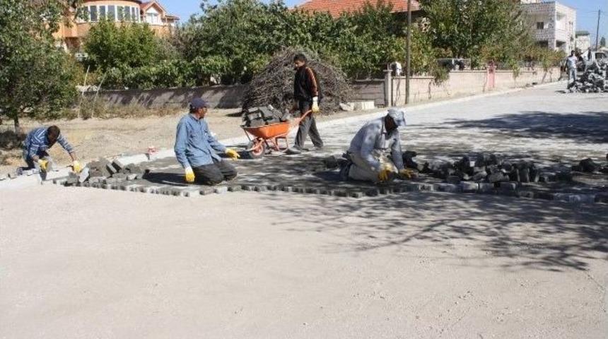 U&ccedil;hisar Belediyesi Yol Yapım &Ccedil;alışmalarına Devam Ediyor