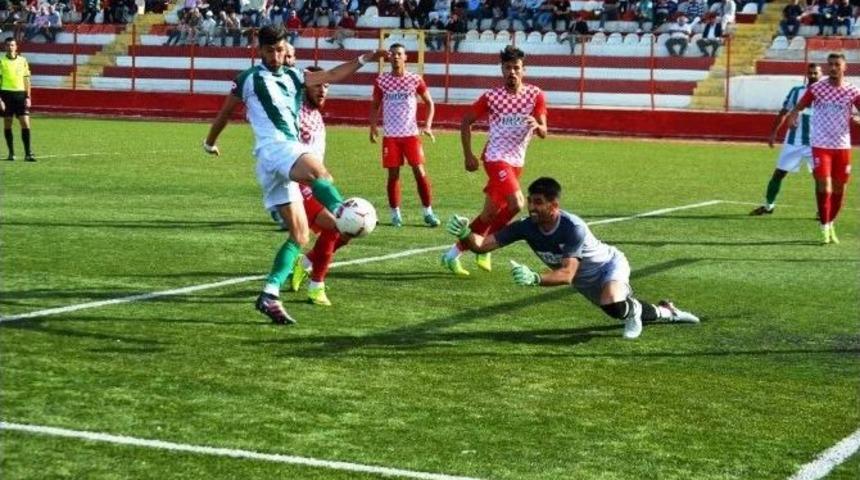 Ayvalıkg&uuml;c&uuml; Belediyespor&rsquo;da Kaleci Emrullah G&uuml;ven Veriyor