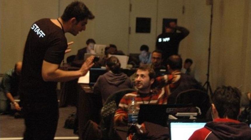 Siber G&uuml;venlik Uzmanları &lsquo;hacker&rsquo; Oldu