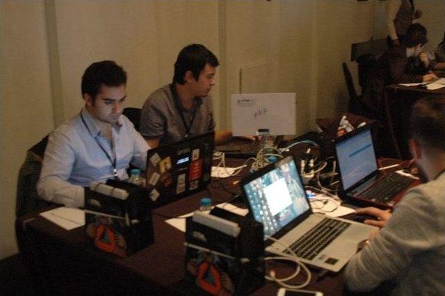 Siber G&uuml;venlik Uzmanları &lsquo;hacker&rsquo; Oldu 1