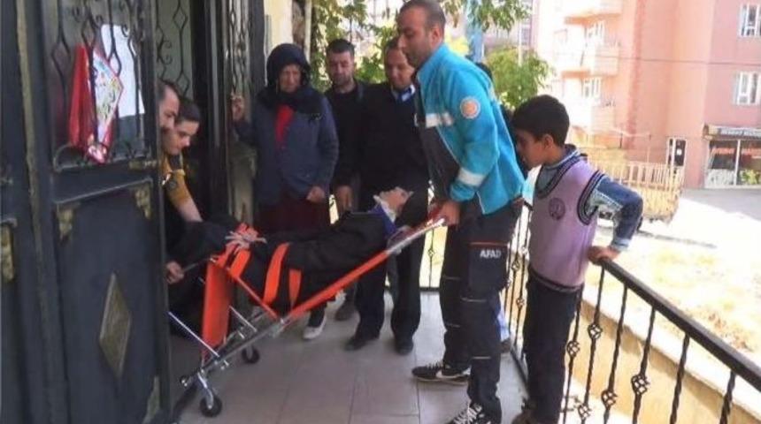 Asans&ouml;r Boşluğuna D&uuml;şen Kadın Yaralandı