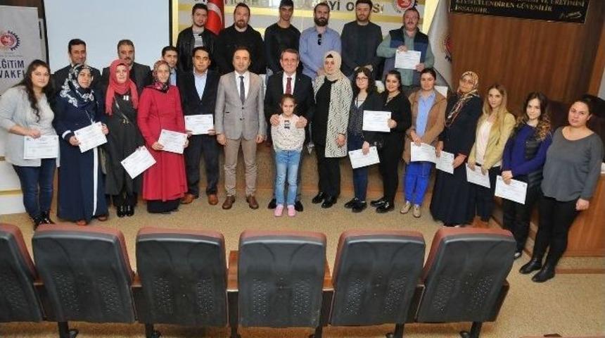 Girişimci Adaylarının Belge Heyecanı