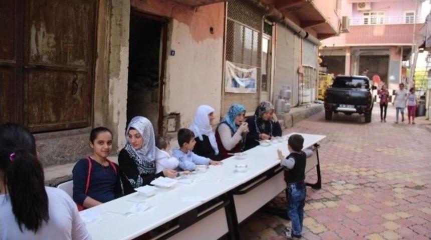 Ak Parti Kadın Kolları Aşure Etkinliği D&uuml;zenledi