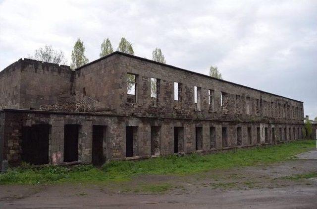 Susuz&rsquo;da Tarihi Kışla Binası&rsquo;nda Restorasyon &Ccedil;alışmalarına Başladı 2