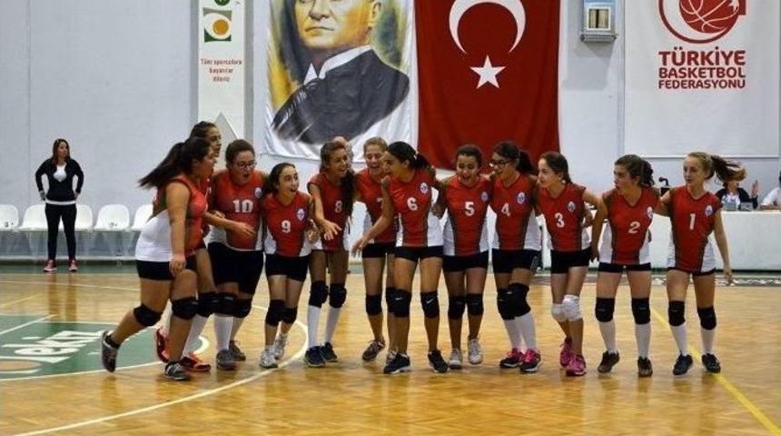Fo&ccedil;alı Voleybolcular Deneyim Kazanıyor