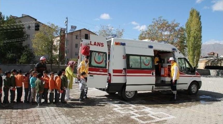 &Ouml;ğrencilere 112 Sağlık Personeli Eğitim Verdi