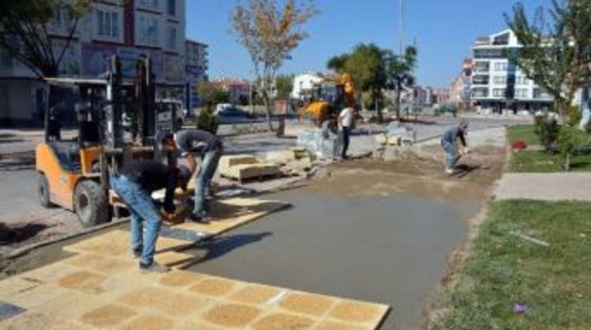 Aksaray Belediyesi Kaldırımları Yenilemeye Devam Ediyor