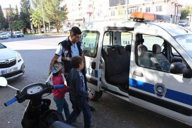 Polis Suriyeli Dilenci Çocukları Yakaladı