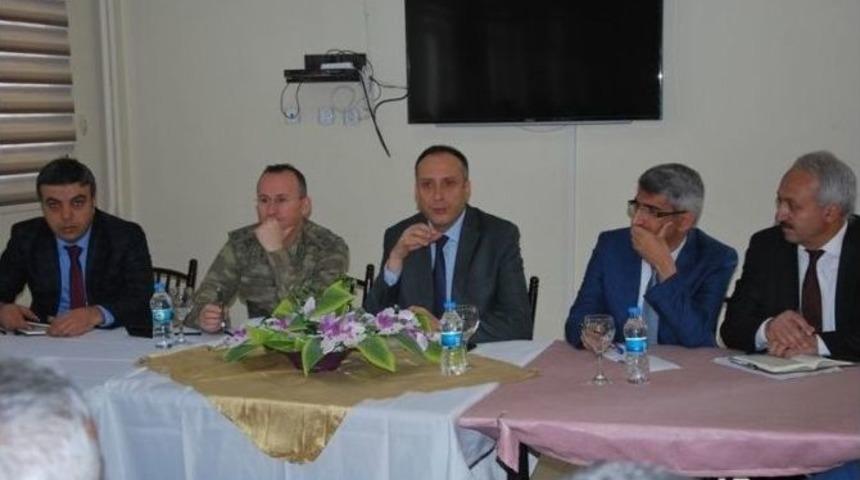 Kaymakam Kahraman Muhtarlarla Bir Araya Geldi