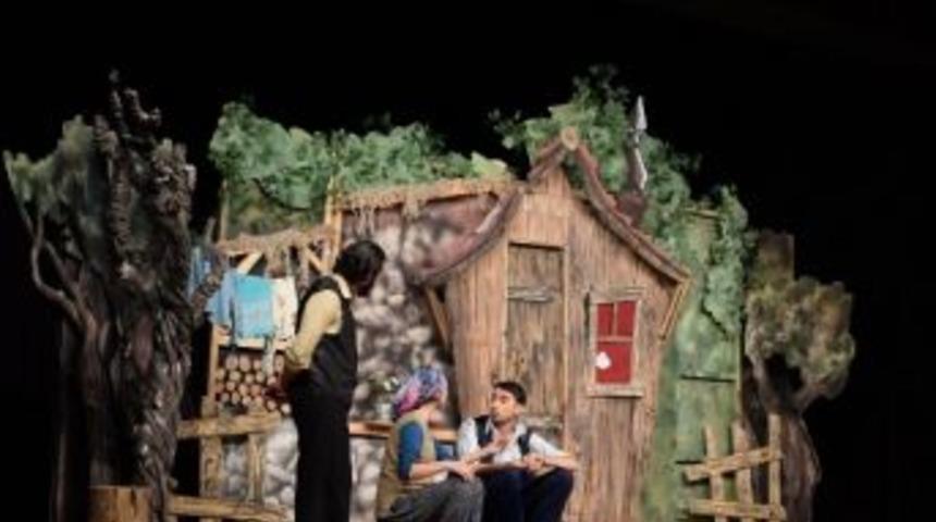 Sui Generis Sezonu &ldquo;zoraki Tabip&rdquo; İle A&ccedil;tı