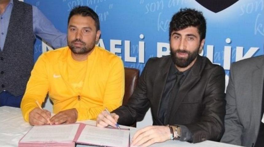 Kocaeli Birlikspor, Fatih Akyel İle 1 Yıl S&ouml;zleşme İmzaladı