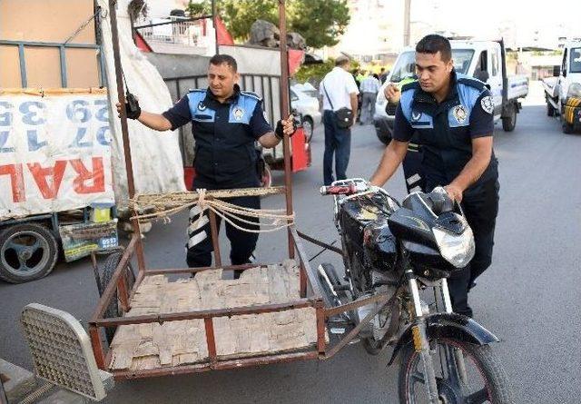 Büyükşehir Belediyesi Zabıta Ekiplerinden Kağıt Toplayıcılarına Operasyon